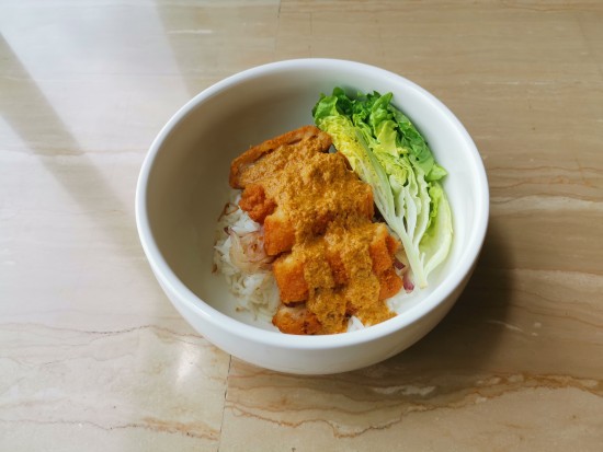 Curry on Breaded Chicken Cutlet and Rice | Sadia Singapore